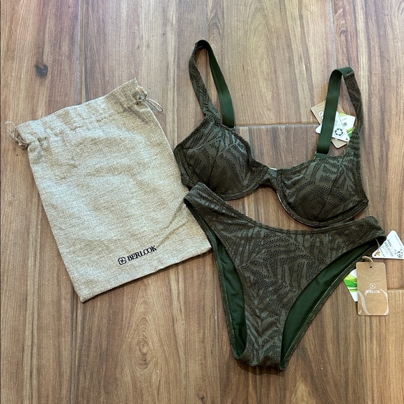 Berlook | Crochet Underwire Bikini | Medium | NWT - Picture 8 of 11
